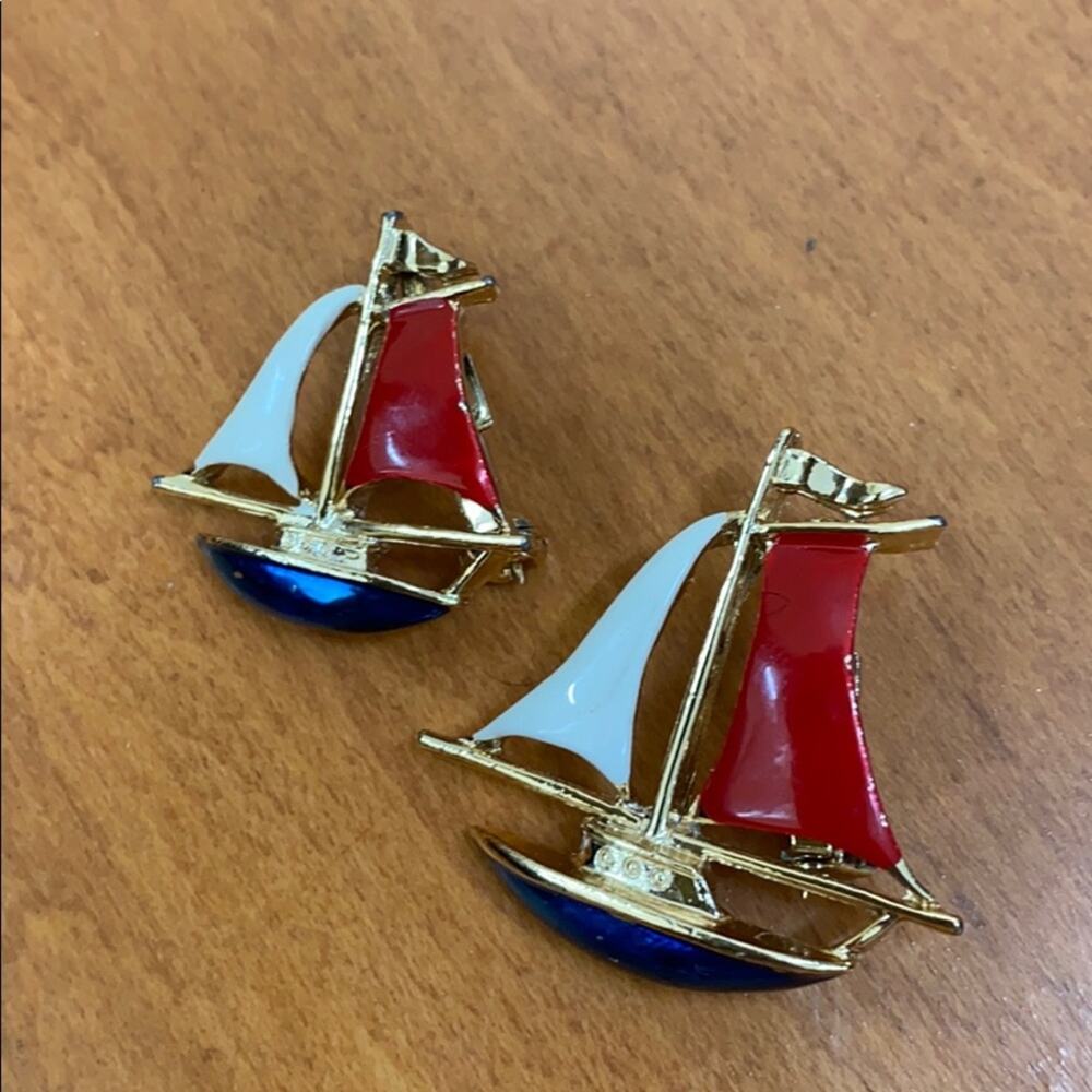 Vintage Gerrys sailboats brooch pins
